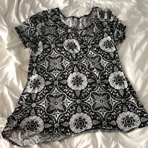 Lularoe black and white pattern classic T